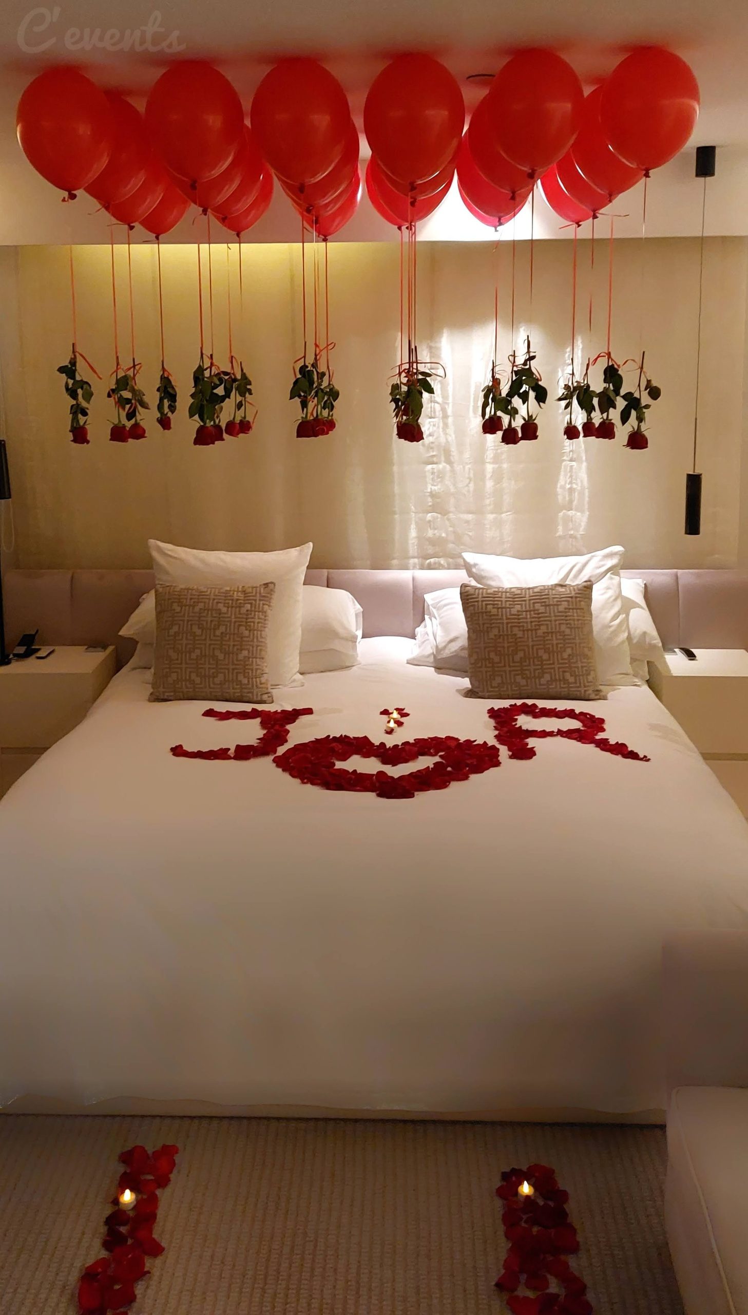 decoracion de habitación con globos y rosas