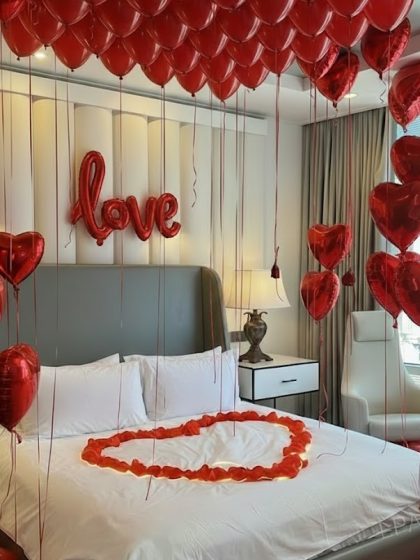 Decoración con globos habitación romántica